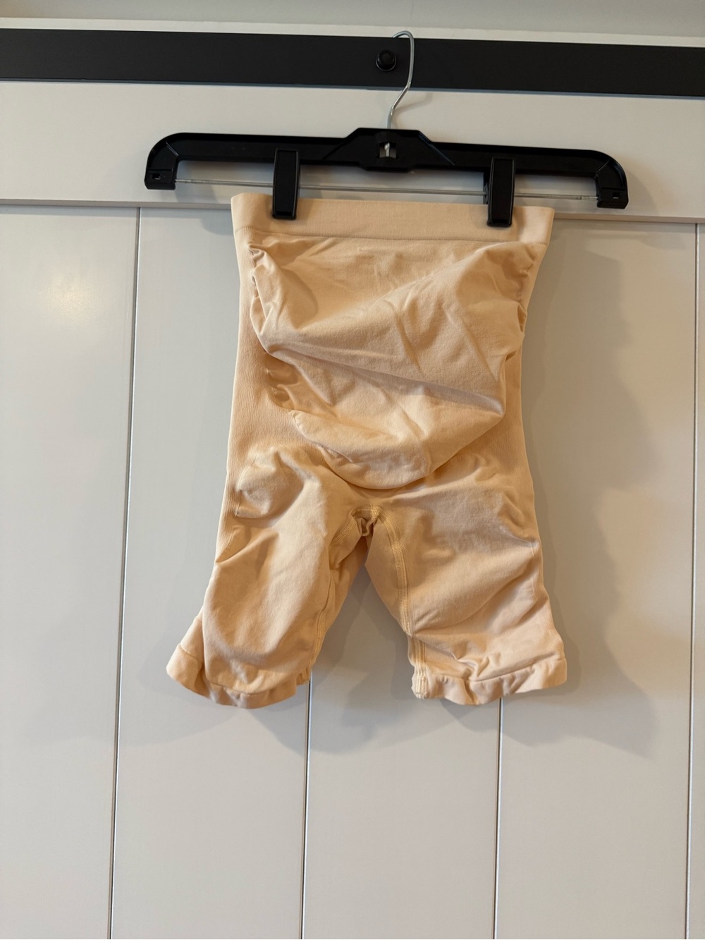 SKIMS maternity size L/XLHigh-Waist Shaping Shorts in Beige